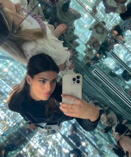 Develique model art images