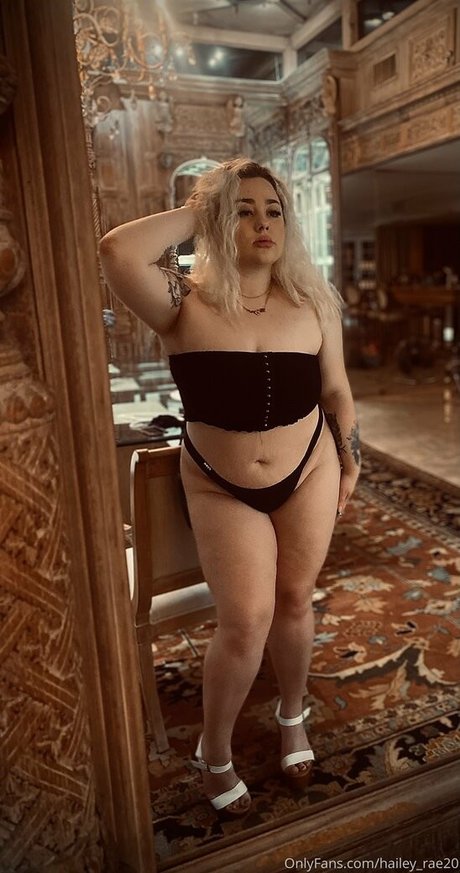 hailey rae20 model naked picture