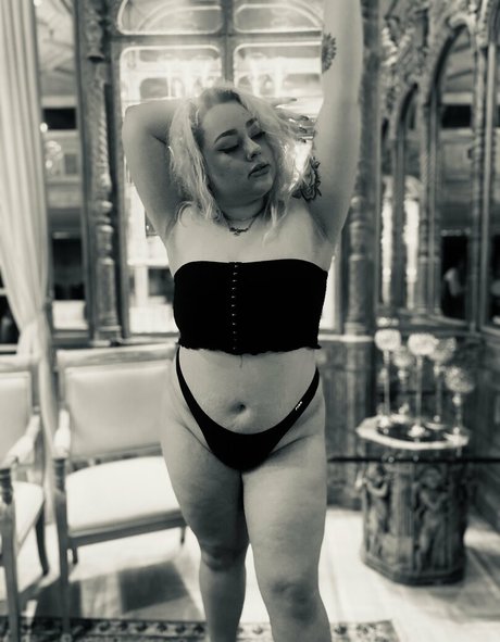 hailey rae20 star high quality photo