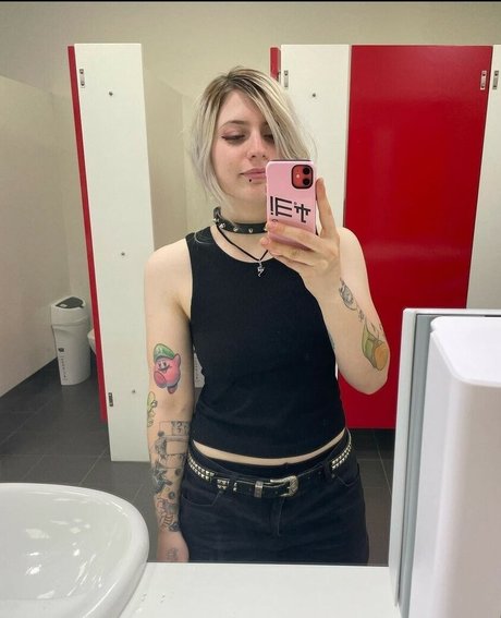 Vickierules model pornographic picture