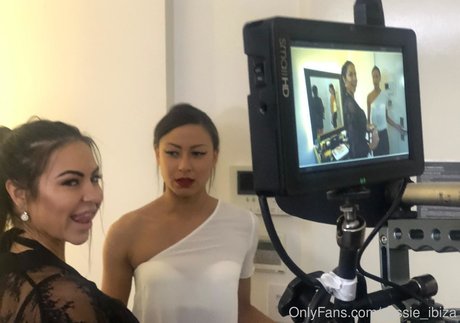 Cassie Del Isla exclusive star picture