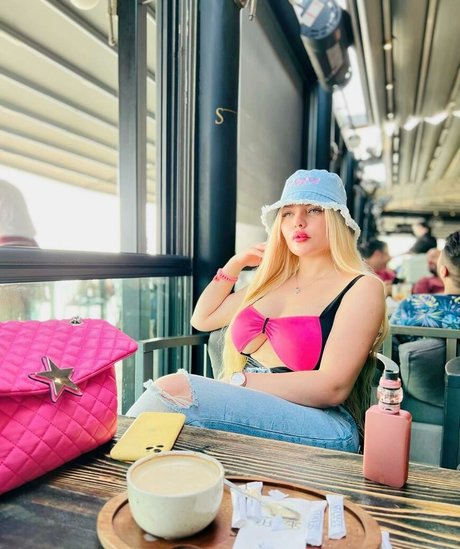 18 year old onlyfans beautiful image