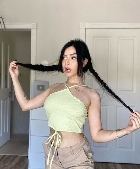 Eduarda Yuni nice actress photo