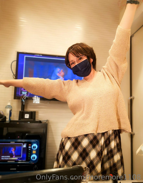 moremore1108 Quick photo