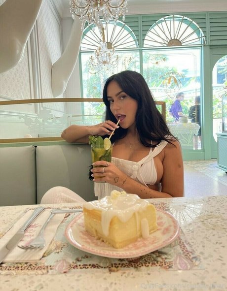 Claudia Tihan pretty star images