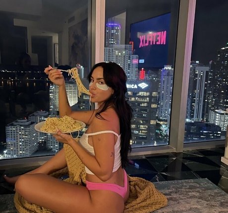 Claudia Tihan star best img