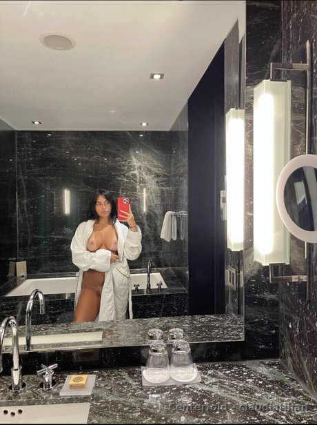 one onlyfans erotic picture