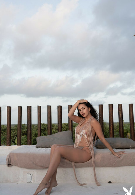 Claudia Tihan free star pics