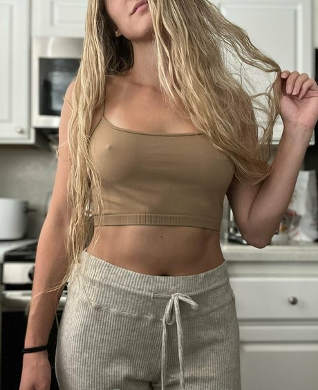 MissBlondeBunny star porn photos