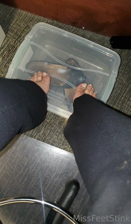 missfeetstink erotic model photo