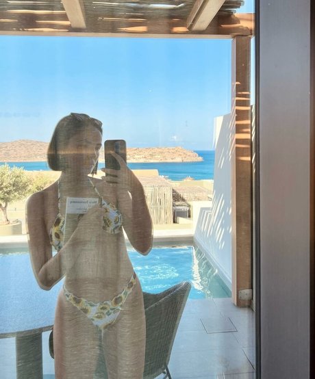 Agathe Auproux star pornographic photos