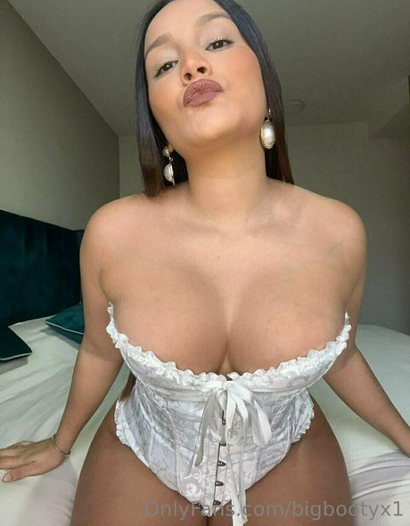 one onlyfans beautiful nude img