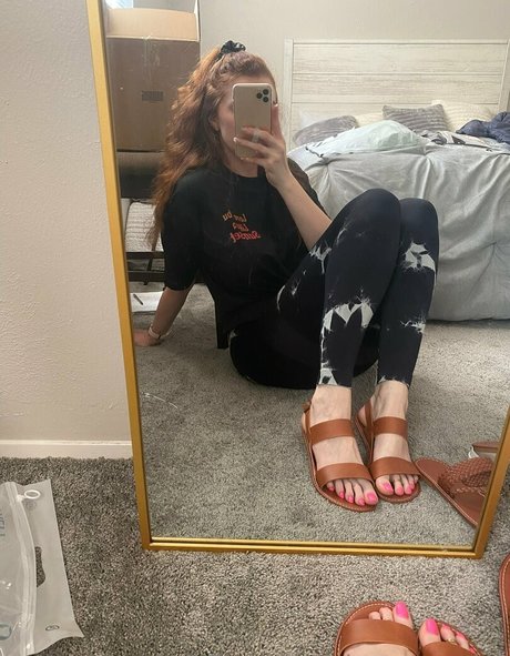 Gingerstoesies star porn picture