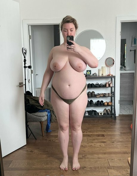 GoodGirlGrow model adult images