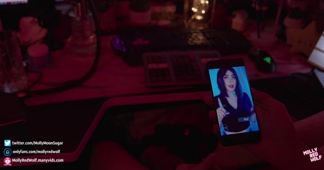 MollyRedWolf porn model img