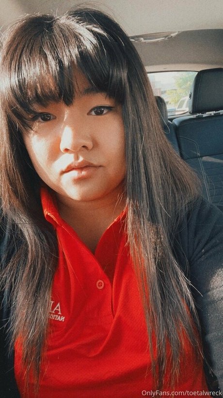 toetalwreck model exclusive images