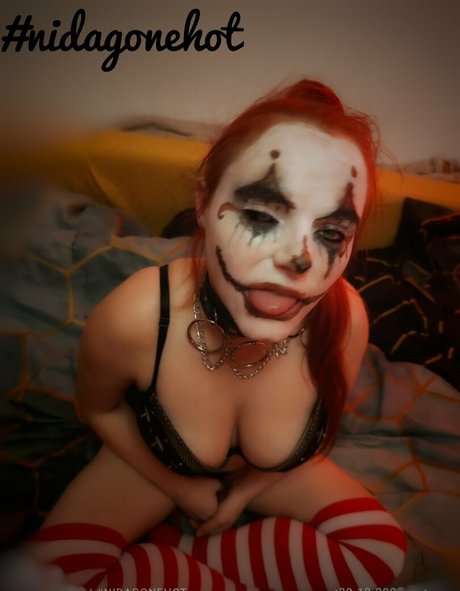 nidagonehot adult model picture