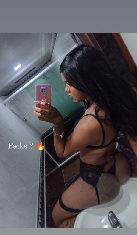 Julia Lima model beautiful pic