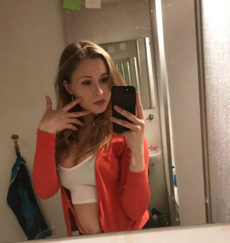 elina twich star hot pic