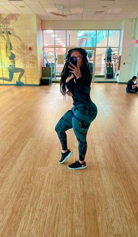 safiyaswrld star adult photos