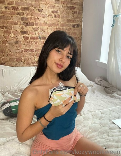 kozywoolkween art star photo