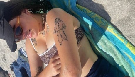 Benee porn model picture