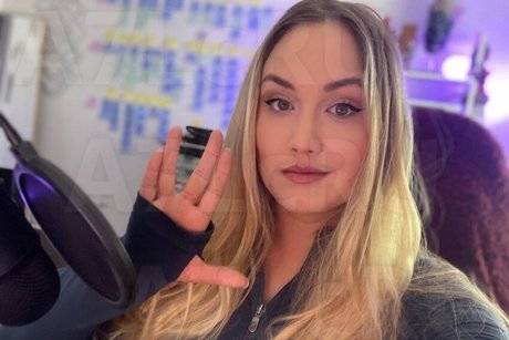 Naomi Kyle free star images