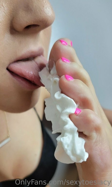 sexytoeslacy erotic model img