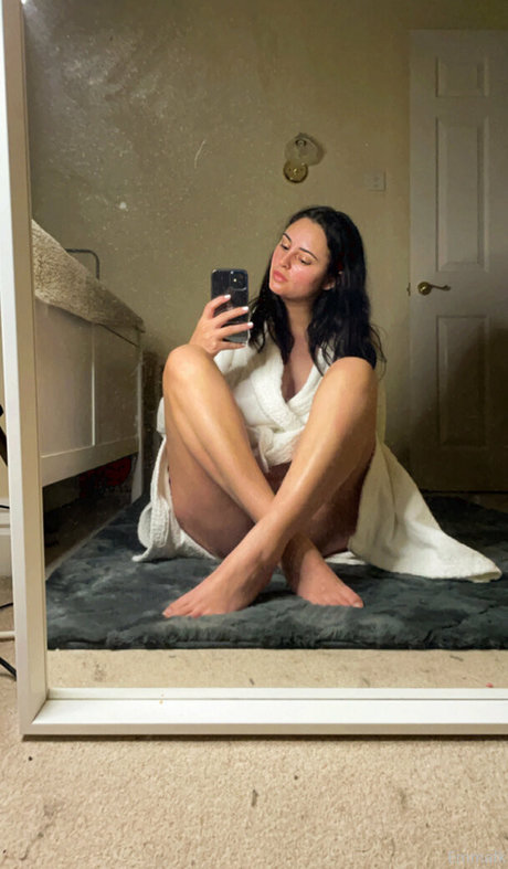 emmafkfree model erotic image