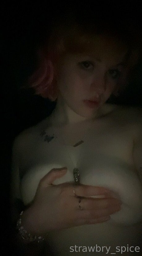 strawbryspice model nudes img