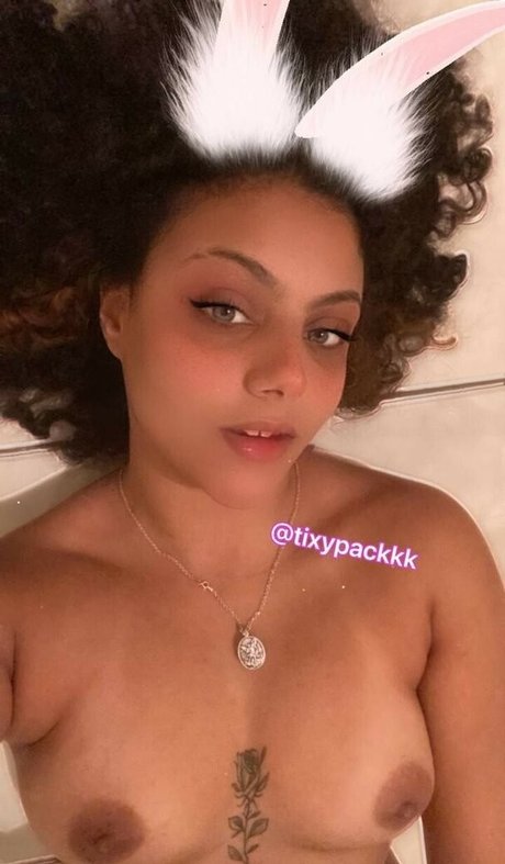 TixyPackkk pornstar nude photo