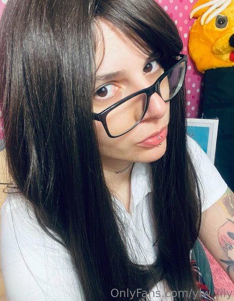 ylw lily actress pics