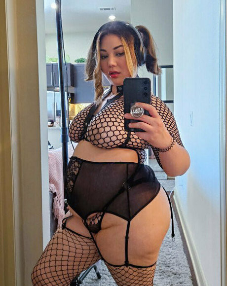 couchqueenie nudes model pics