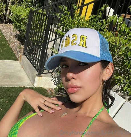 bad pitch beautiful model images