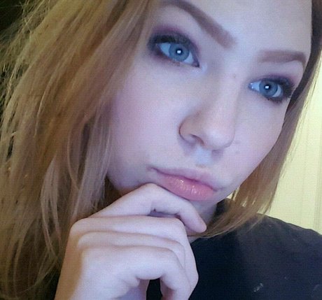 WomenYEG nudes star images