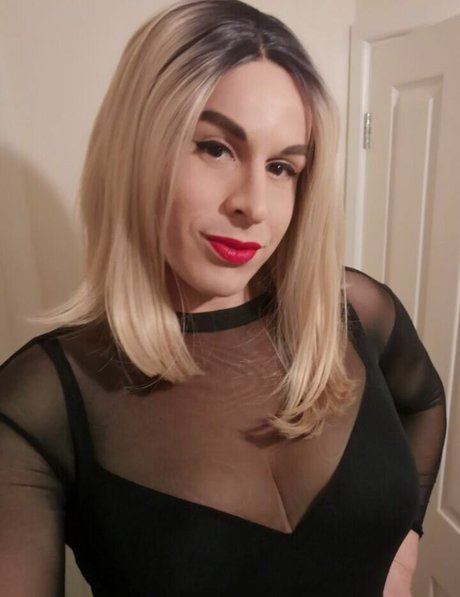 LiaLaRosa pretty pornstar galleries