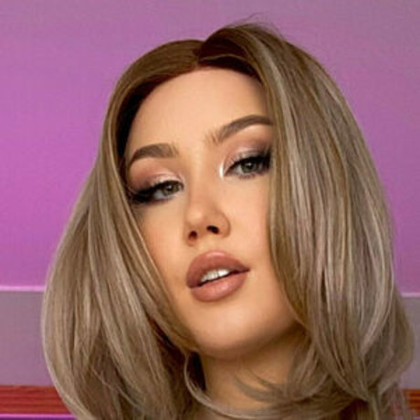 Elenastrikes model pics