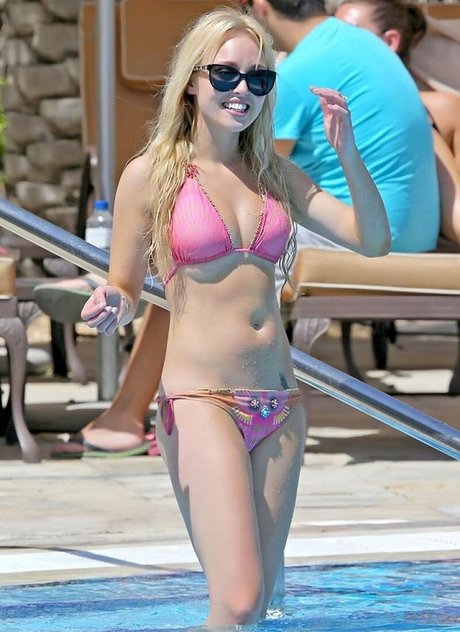 Jorgie Porter beautiful star img