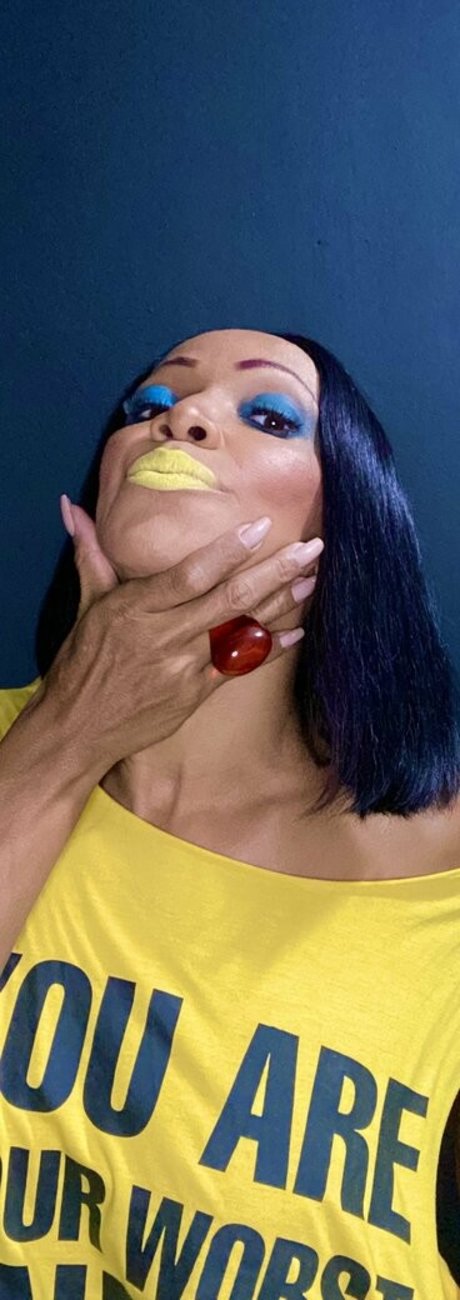 shemale 23cm naked actress photos