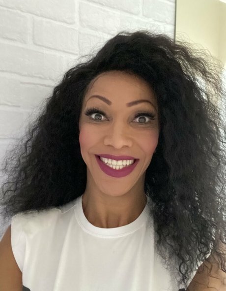 shemale 23cm adult actress archive