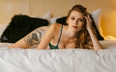 Riah Lynn naked star images