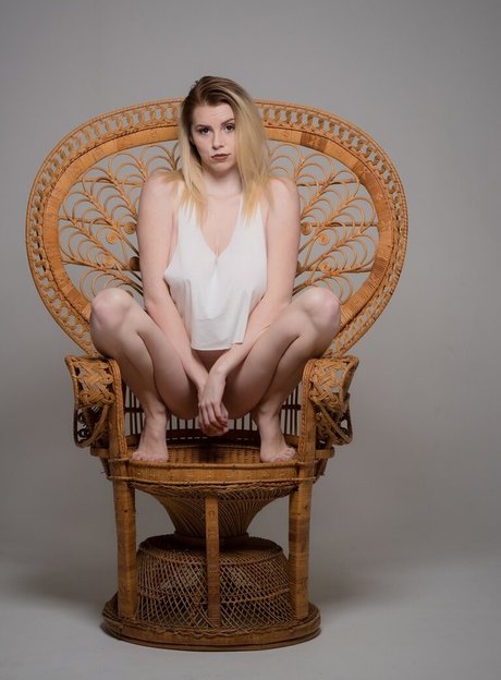 Riah Lynn adult actress galleries