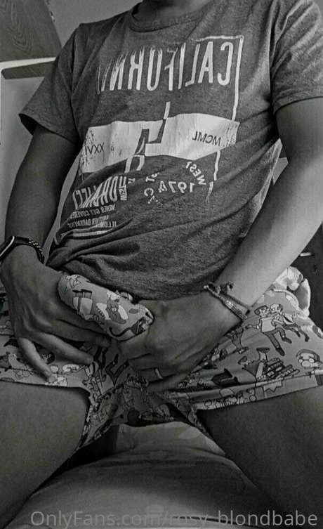 rosy blondbabe Profile photo