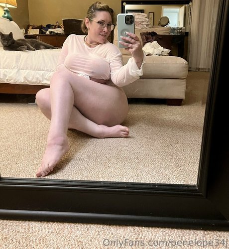 Penelope34J pornographic actress picture