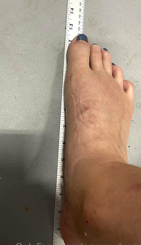 amazonlynn nude model photo