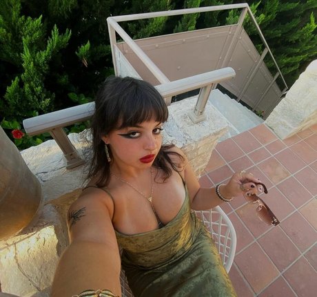 Maddy Adderley nude model image