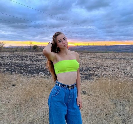 alicee kisss beautiful actress image