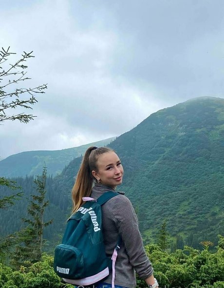 alicee kisss adult model image