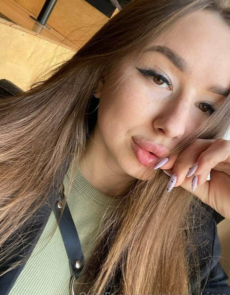 alicee kisss pornographic model photos