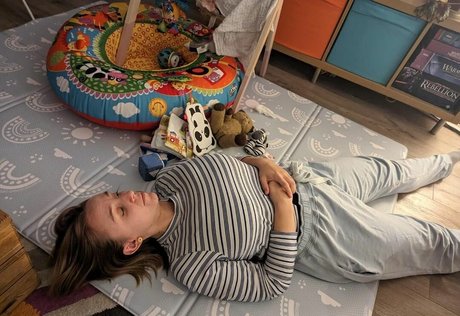 Hannah Witton model art archive